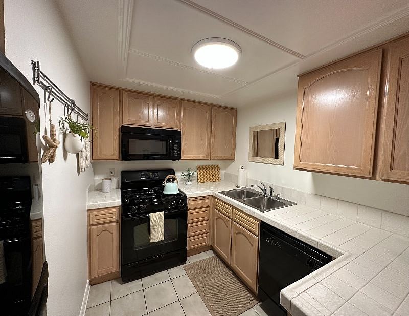 Fully stocked kitchen with all appliances