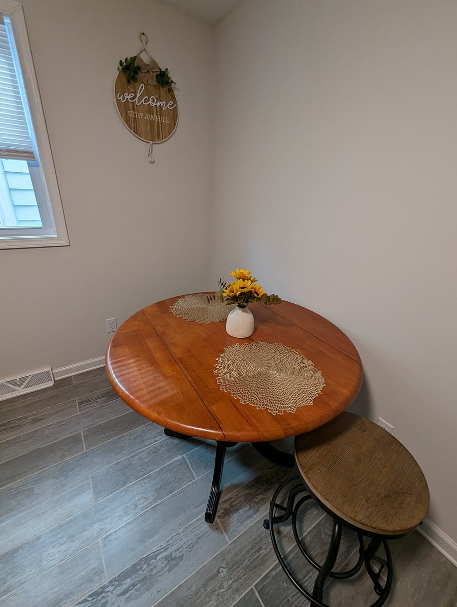 Dinette table in Eat-in kitchen
