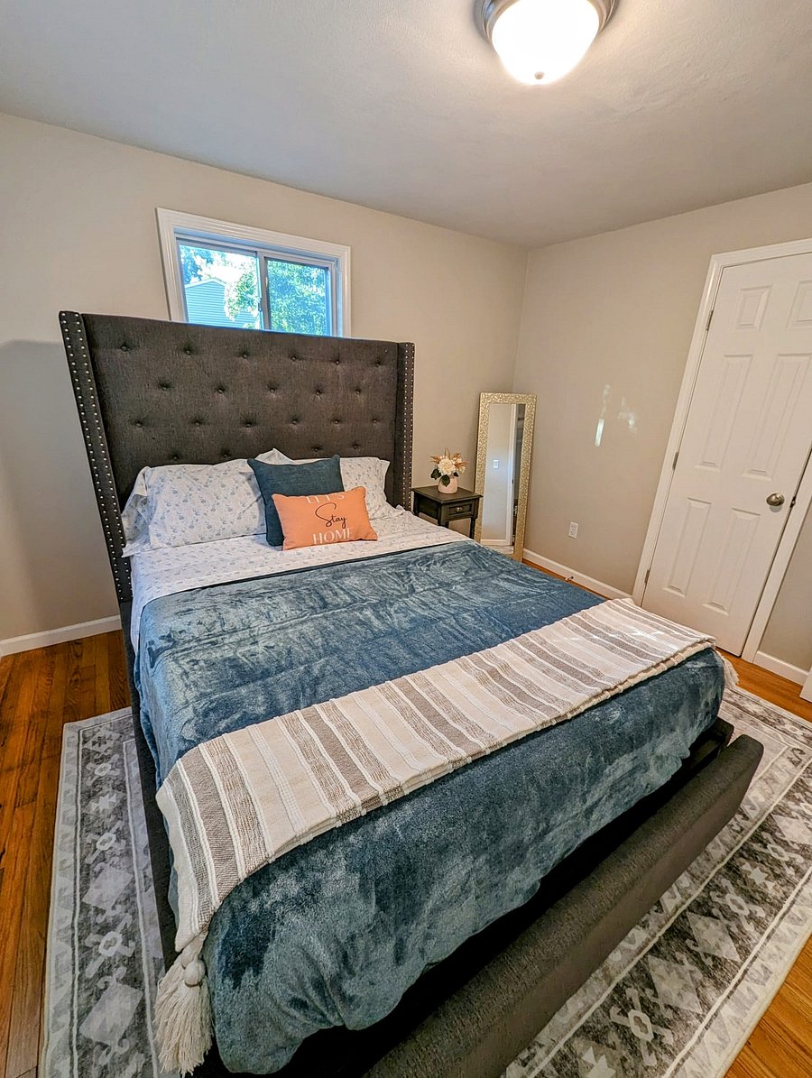 Enjoy a good night'sWe sleep in this memory foam Queen mattress