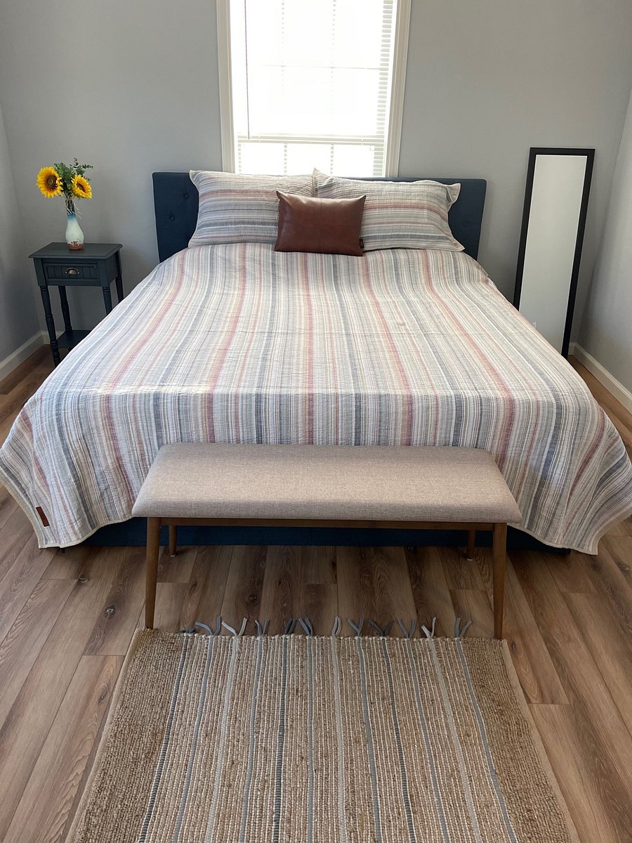 Bedroom #1 - That's a King Casper people... recognize!