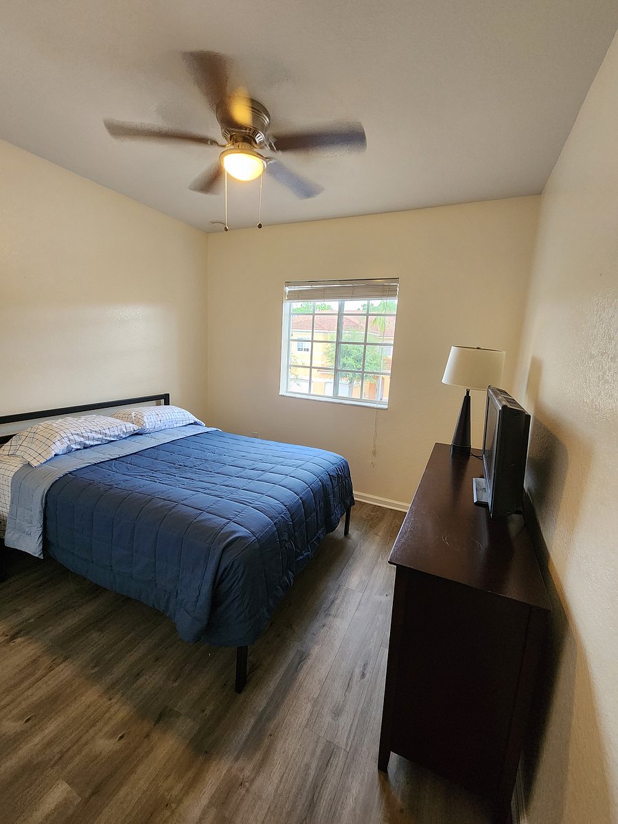 2nd Queen Bedroom