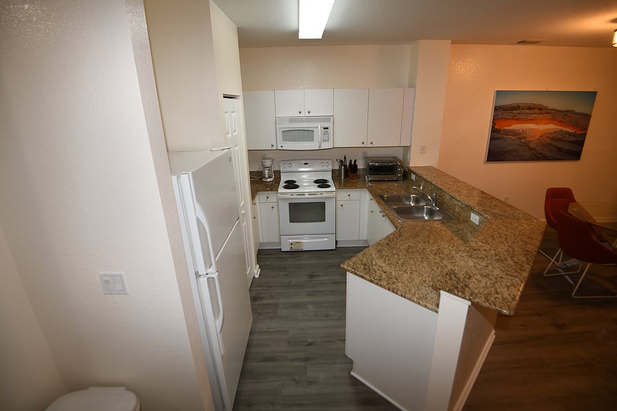 Full Kitchen with pantry
