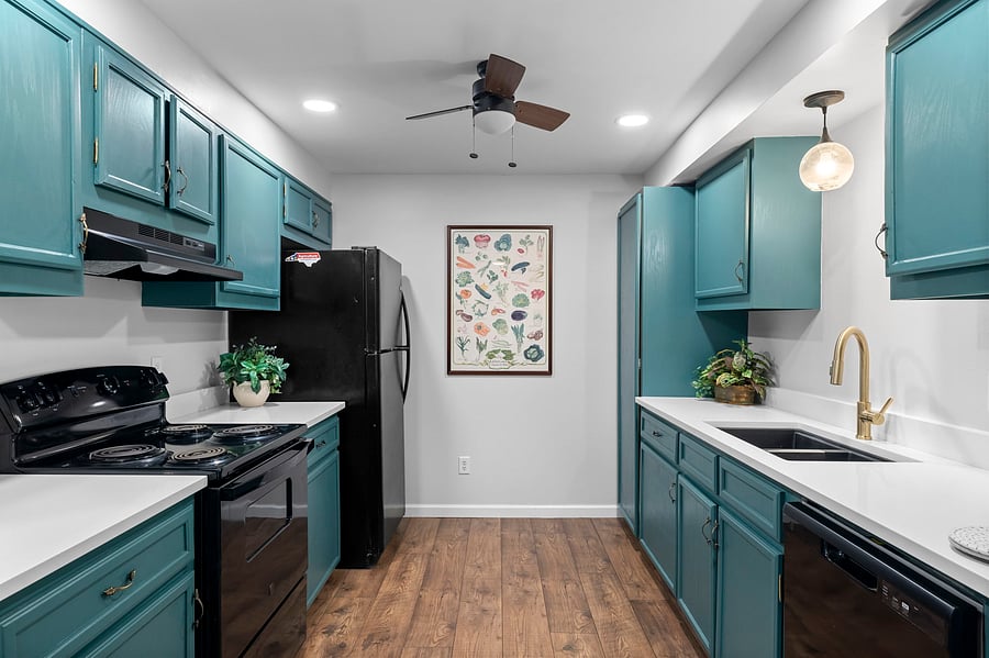 Fully stocked kitchen with oven and stove top and full sized fridge and popcorn bar.