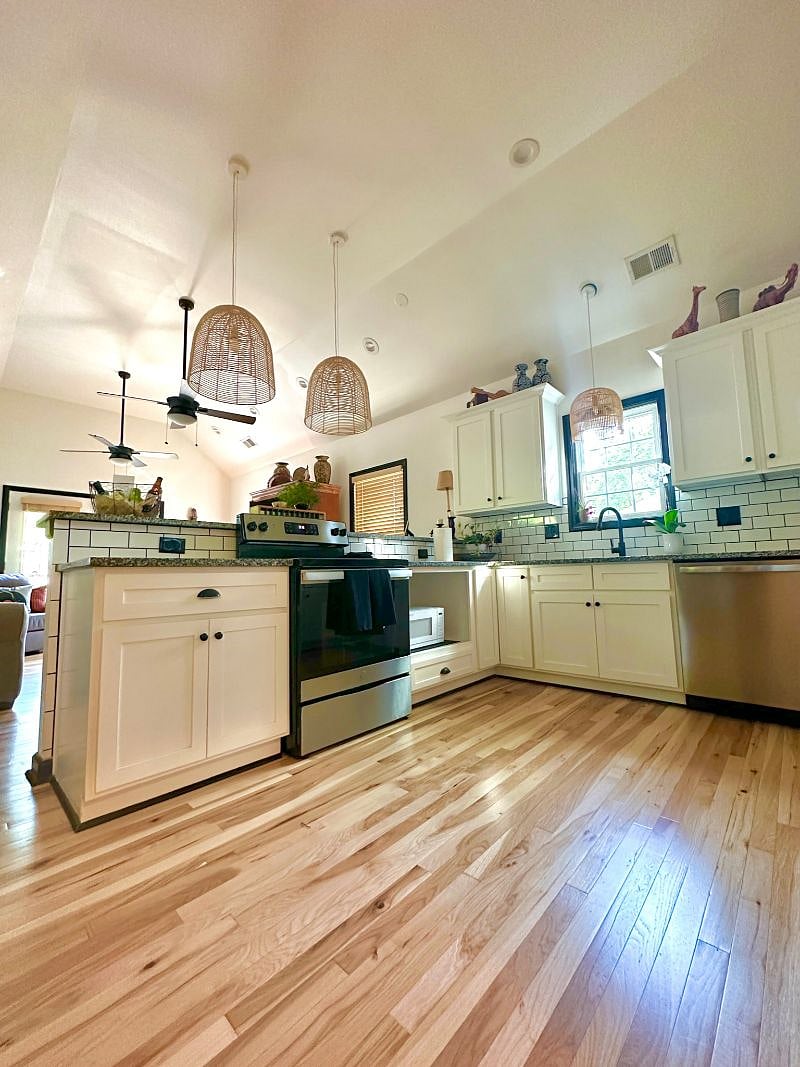 Furnished Finder property 557552_1 photo 12