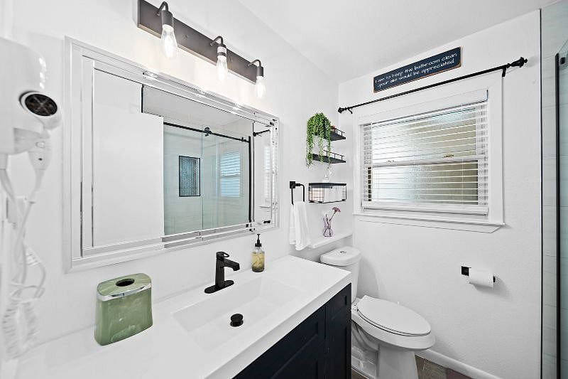 HALLWAY BATHROOM HALLWAY BATHROOM