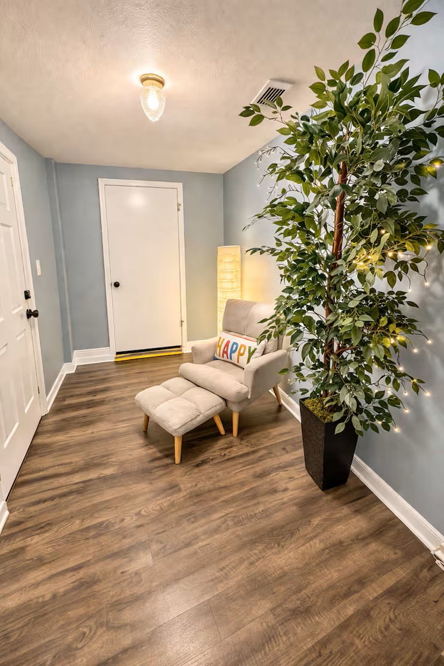 Flexible mudroom and laundry area leading to the workspace, featuring a comfortable seating nook so you can relax while waiting for your laundry