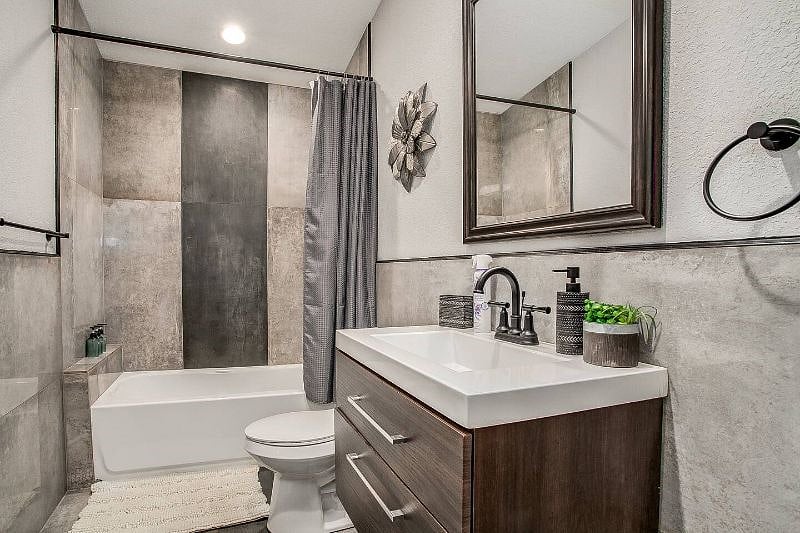 Main bathroom