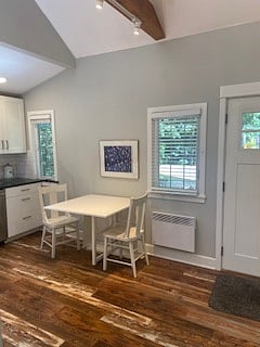 table can pull out and up for more seating