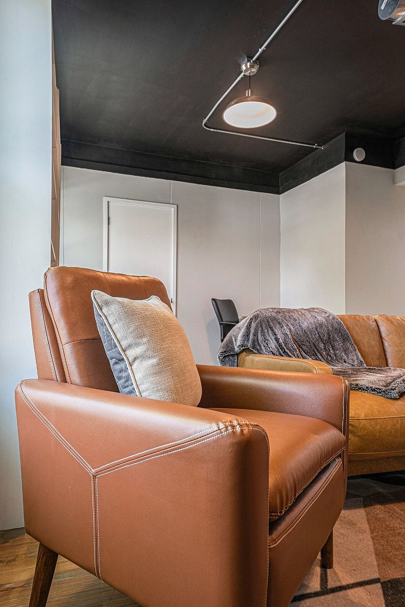 Nice leather sofa and chair.