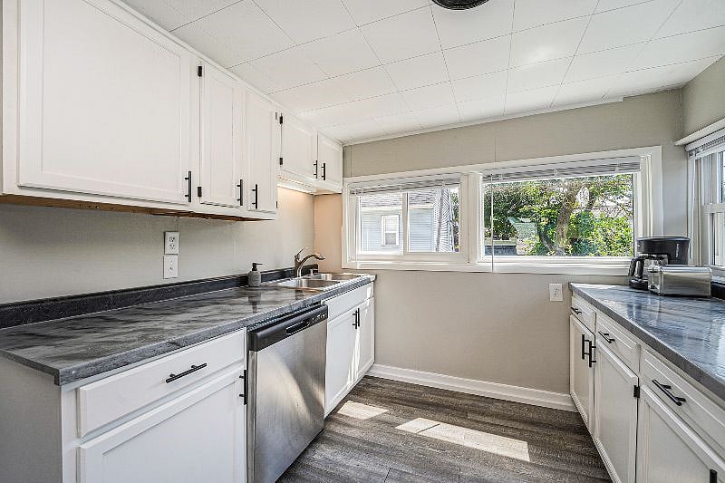 Dishwasher is available for use. No hand washing dishes!
