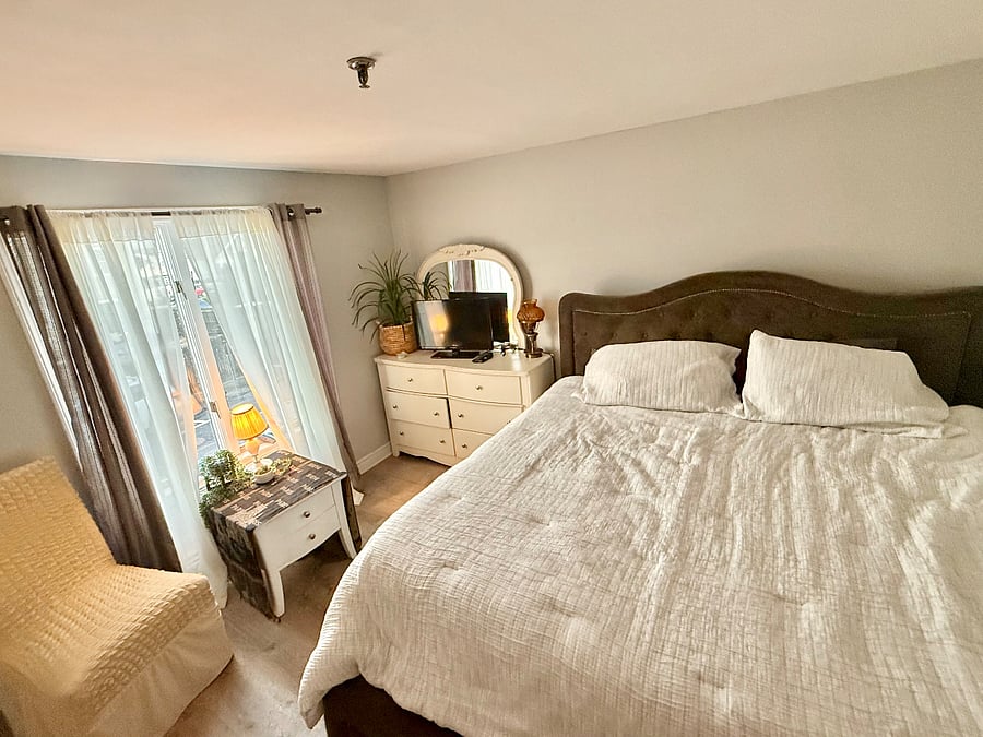Cozy room, king bed, dresser and closet