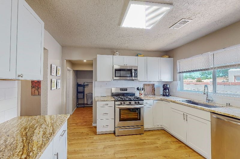Furnished Finder property 557915_1 photo 12
