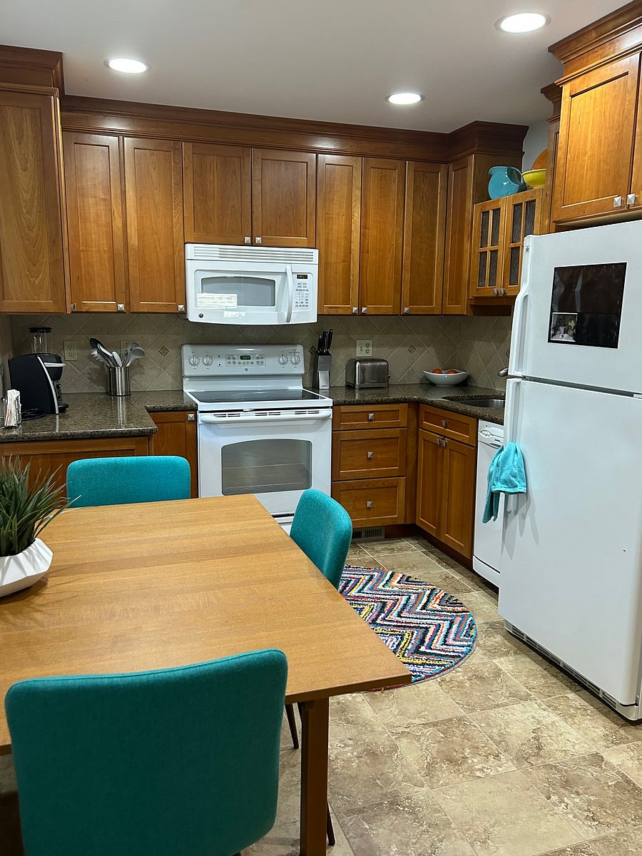 Full kitchen