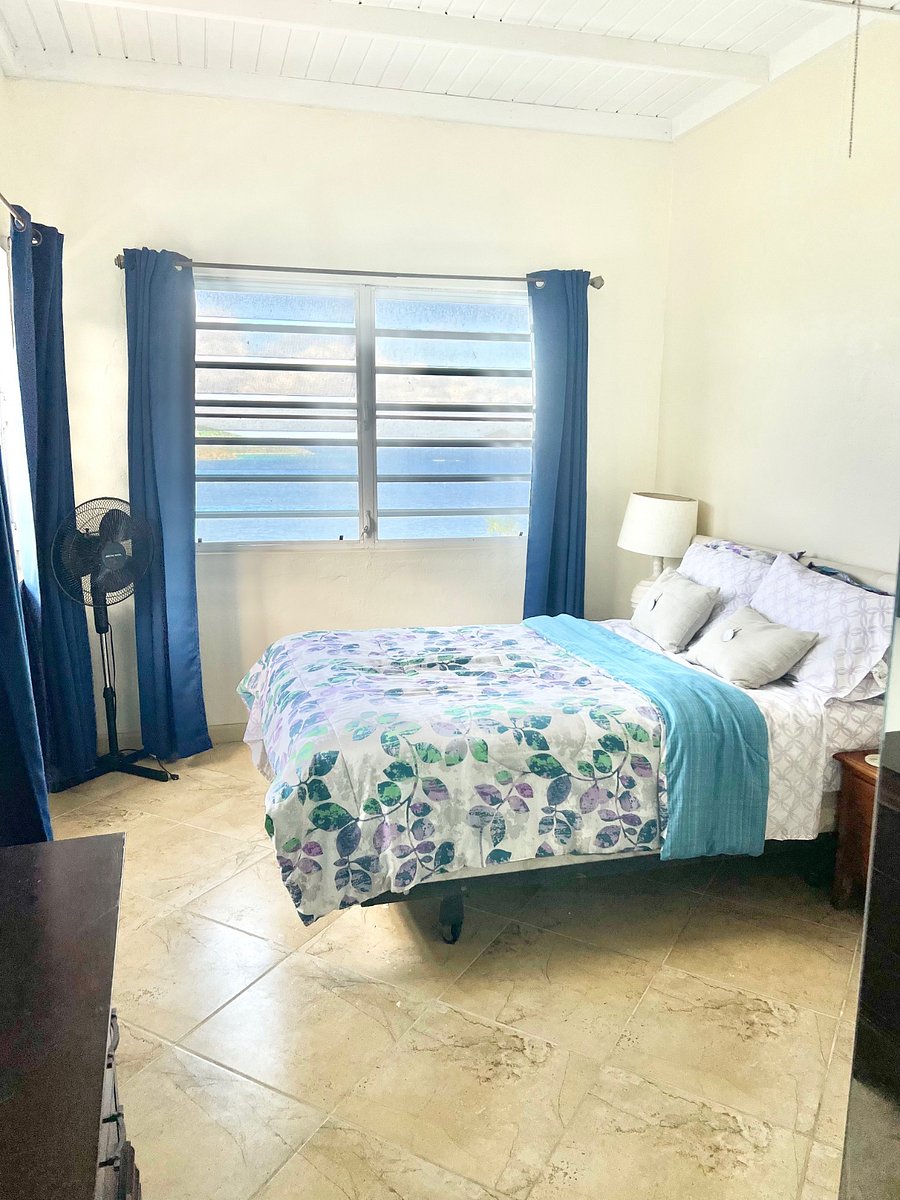 Bedroom 1 full size bed w/ padded headboard, dresser, 2 night stands each w/ lights w/ built in outlets for easy over night charging! The views are amazing!