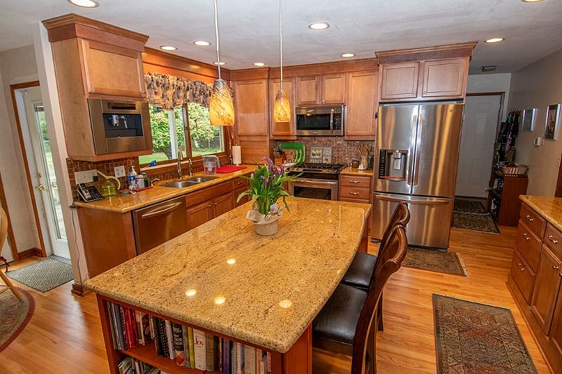 Kitchen center island