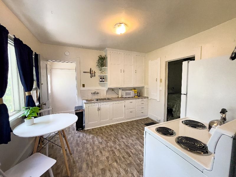 Kitchen. 