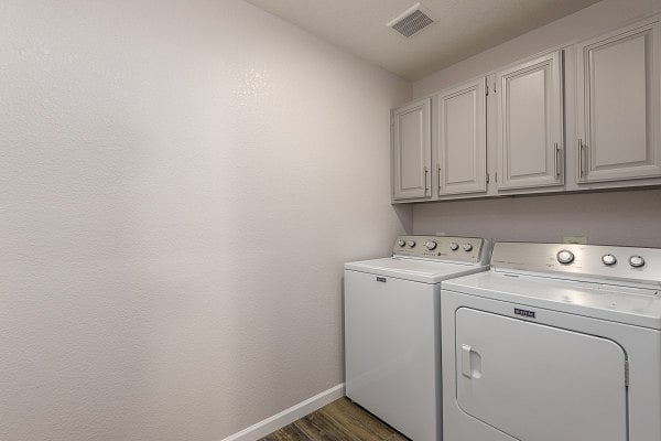 Furnished Finder property 558098_1 photo 17