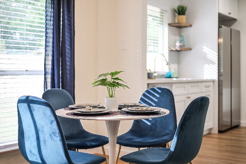 Dining Area - comfortable seating for four.