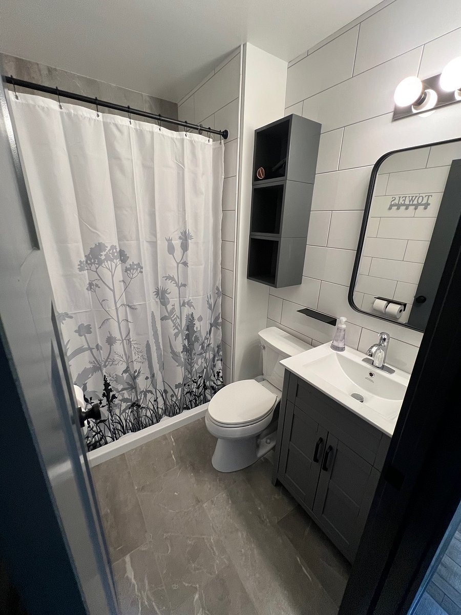 Hallway full bathroom