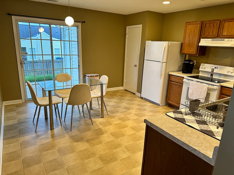 Kitchen (1st pic).