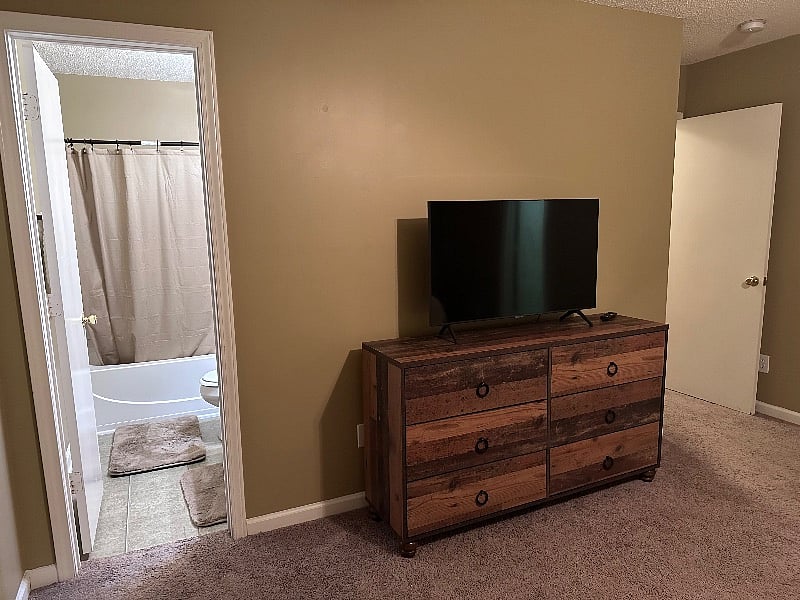 Master bedroom w/private bath 3 of 3.