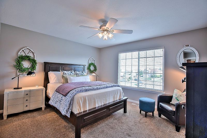 Cozy Master Bedroom with Queen Bed, Roku TV, walk in closet
