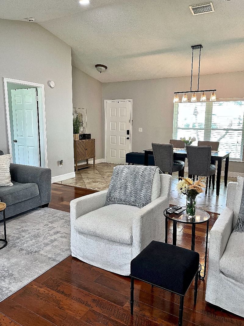 Furnished Finder property 558935_1 photo 3