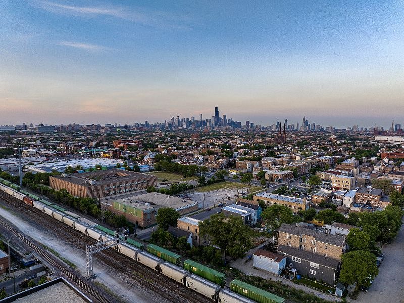 The High-Style Oasis sits on a private dead-end street (bottom right) with convenient access to bustling Western Ave & the Heart of Italy restaurant district. 3 miles to downtown via easy train, bus, car or ebike options.