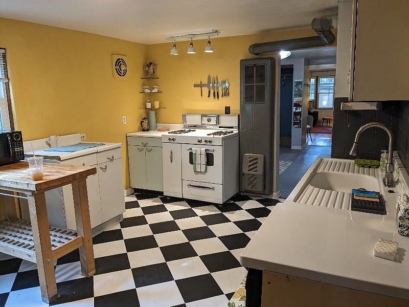 Furnished Finder property 559026_1 photo 3