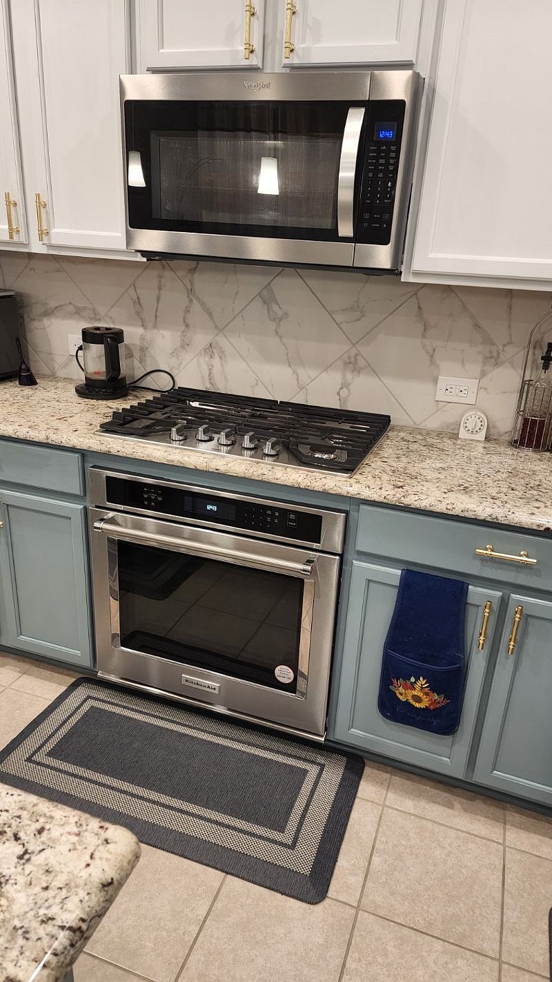 Gas stove.