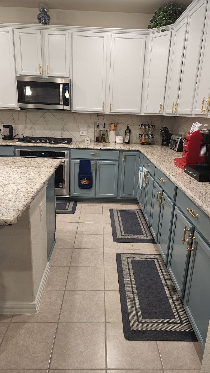 Plenty of cabinets filled with kitchen gadgets, pots and pans, dishes and cups. During your stay please use disposable plates and cups, and plasticware. All are provided.