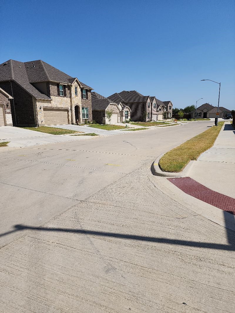 Front of house street. Please park on the street. No worries, it looks vacant like this like 95% of the time. Community mail box is also on this street on the right side.