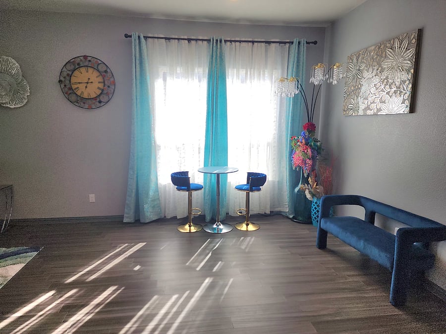 Bistro styled dinning room.