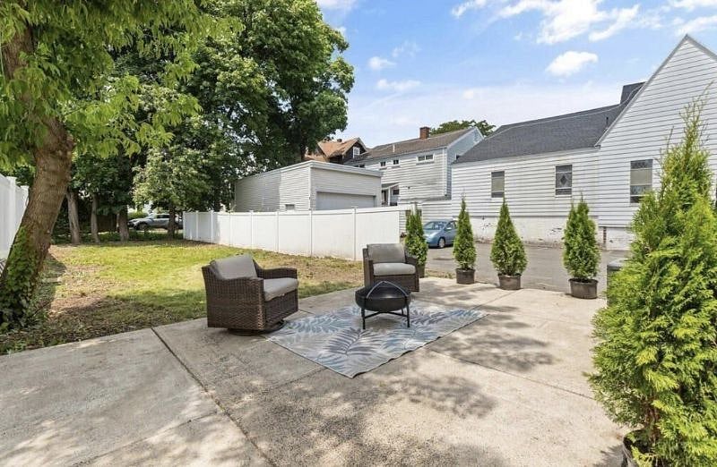 Backyard (shared with lower unit)
