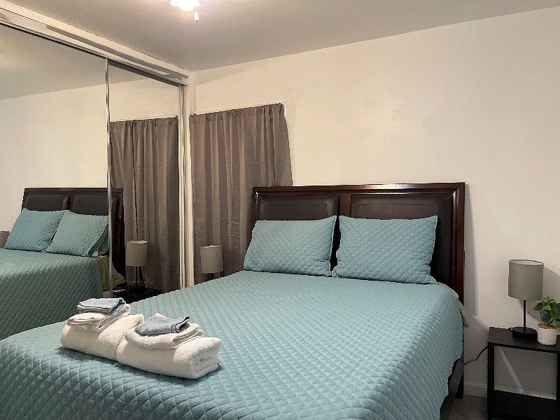 Queen bed number 1 with a USB lamp on both sides of the bed, smart TV, luggage rack, three drawers, chest of drawers in the closet, three built-in drawers at the bottom of the closet, and two giant mirror doors. hangers provided in the giant closet.