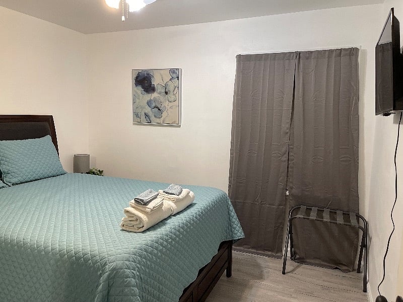 Queen bed number 1 with a USB lamp on both sides of the bed, smart TV, luggage rack, three drawers, chest of drawers in the closet, three built-in drawers at the bottom of the closet, and two giant mirror doors. hangers provided in the giant closet.