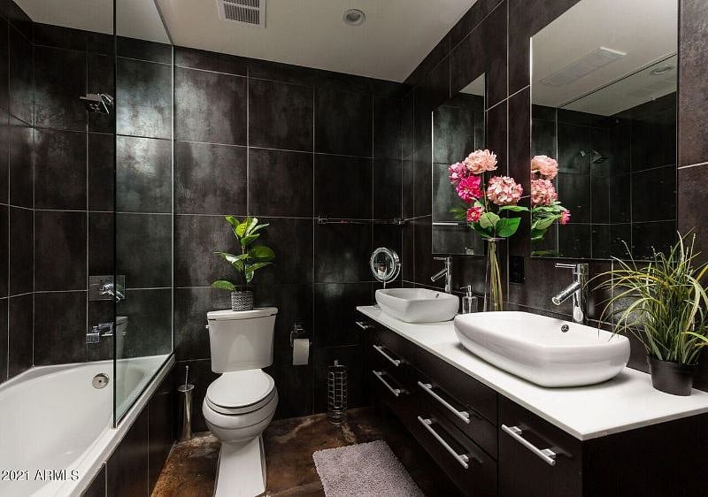 2nd Bathroom (Shared Hallway) with large shower/tub