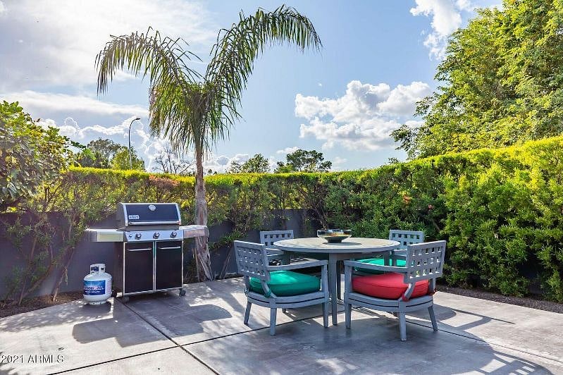 Entertainers delight! Backyard BBQ & Patio Dining Table
