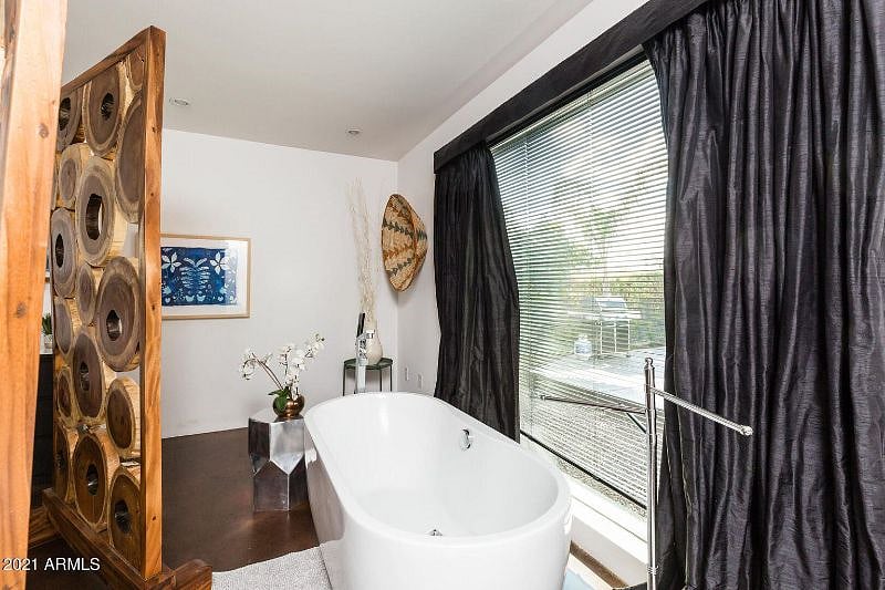 VIP master bedroom stand alone soaking tub w/private door to pool/hot tub.