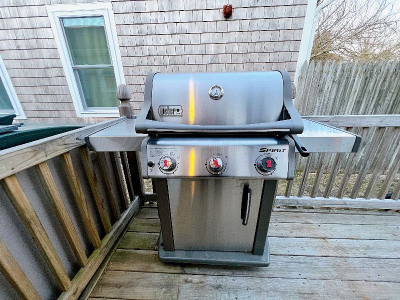 Weber grill available for outdoor cooking. Please note that there is no backyard.