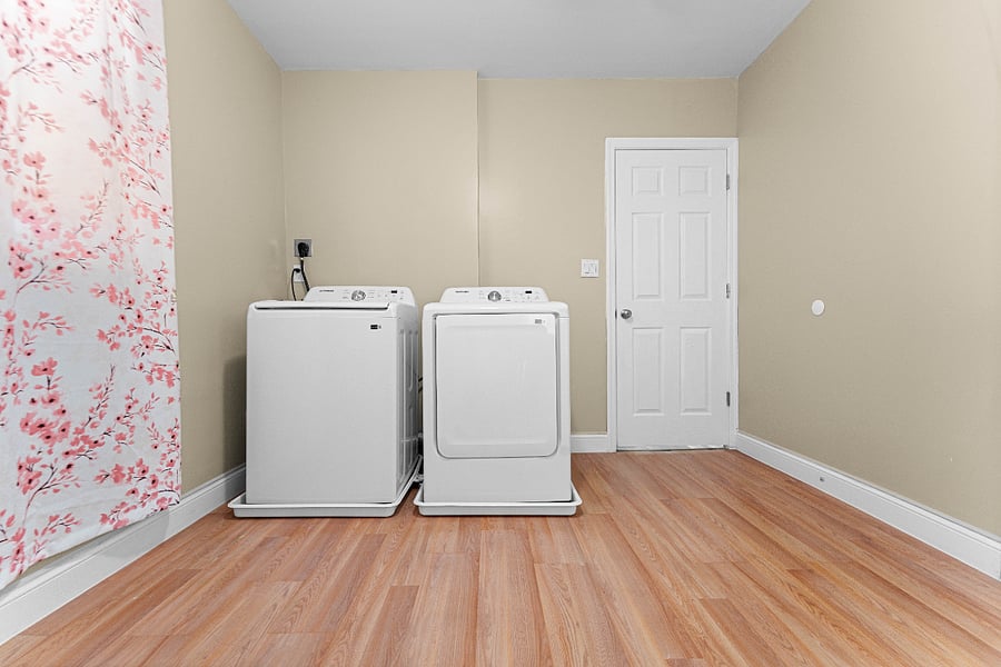 Bedroom 3 (desk and washer/dryer only)
