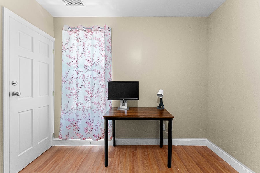 Bedroom 3 (desk and washer/dryer only)