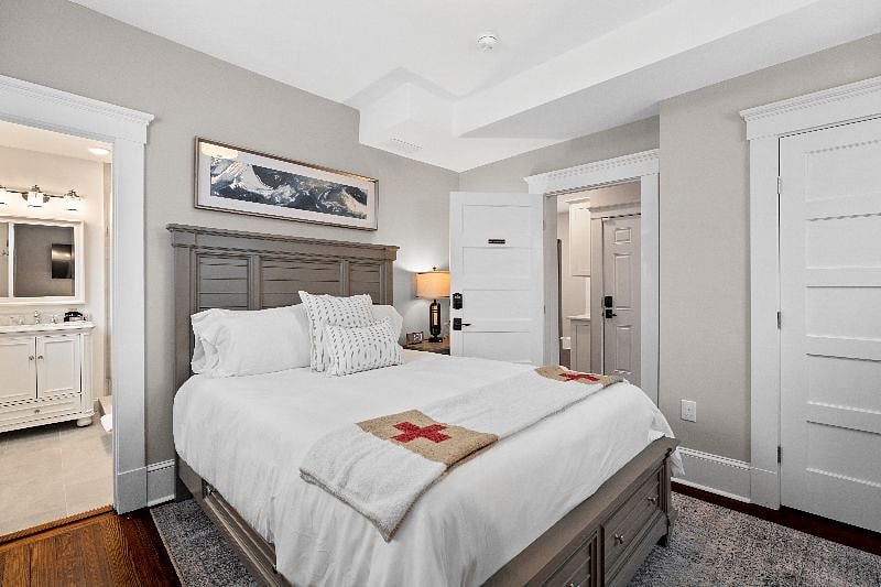 Relax in this cozy, well-appointed bedroom that features a comfortable queen bed and direct access to an ensuite bathroom.