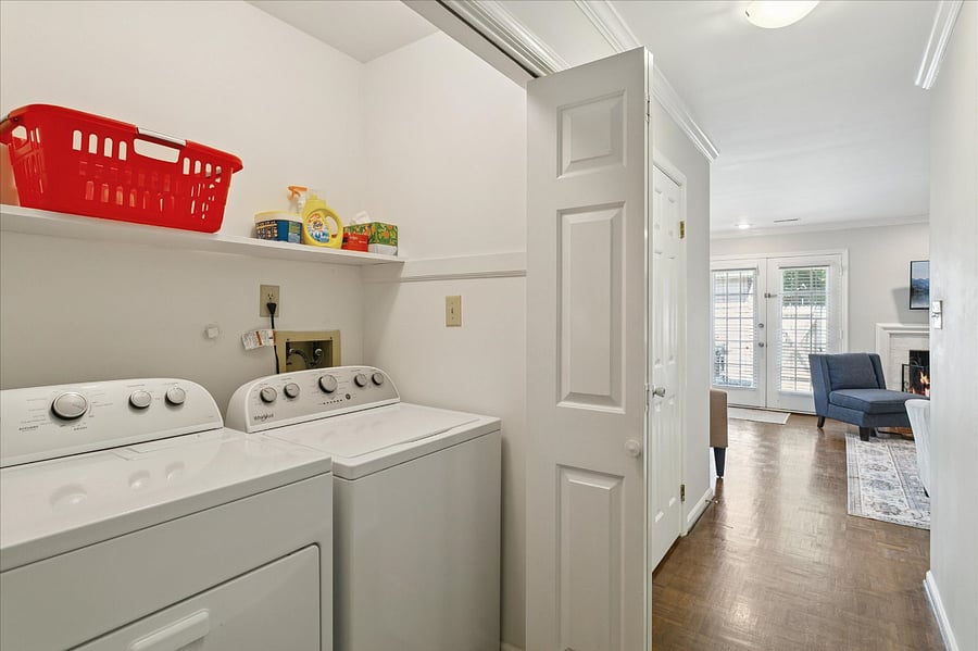 Hall laundry room