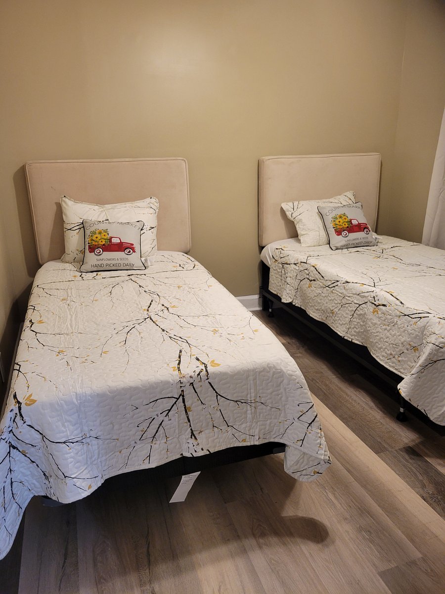 Owner suite bedroom can be converted to twin beds