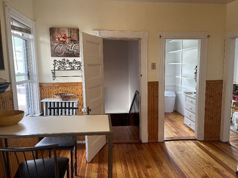 eat in kitchen with butler's pantry, very well-stocked with appliances and everything needed for meals, plenty of storage and counter spaces