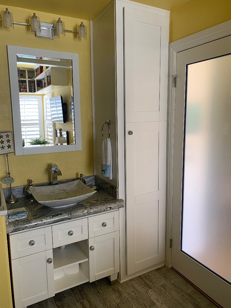 Library room bathroom. 