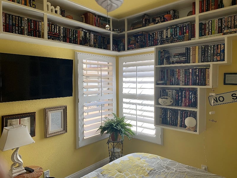 Windows to the front walkway in library room.  Lots of great books to read. 
