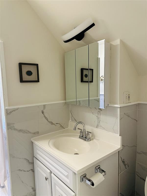 Furnished Finder property 560046_2 photo 14