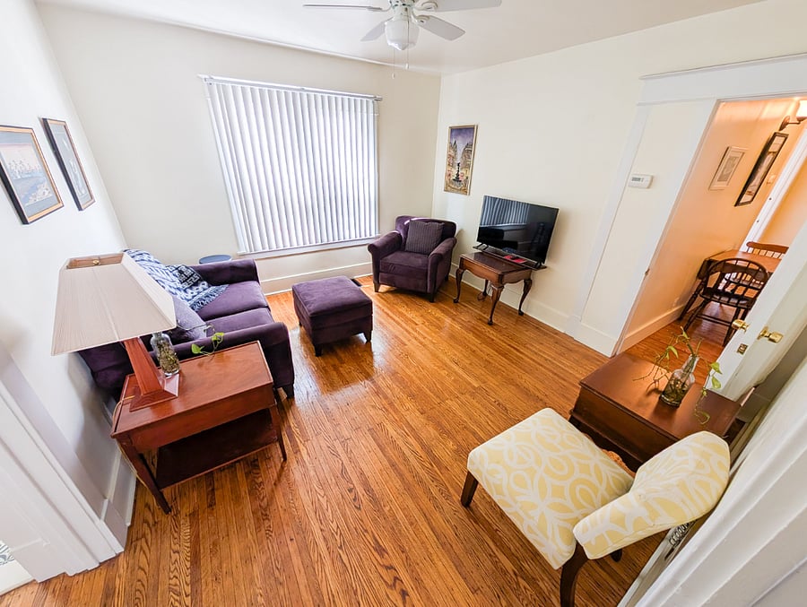 Bright and welcoming living space with a comfortable layout for relaxing or working.